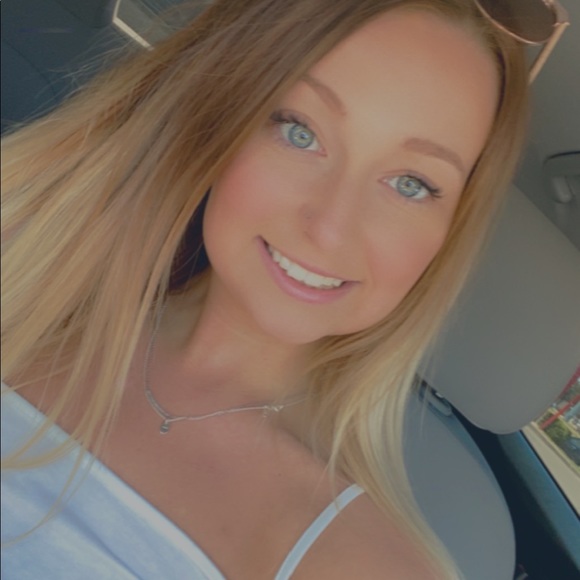 Meet your Posher, Rachel 💕🌵 - Picture 2 of 4